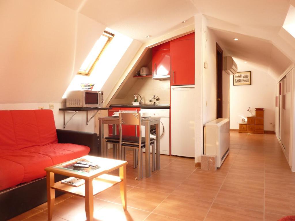 Apartamentos Madrid Centro Exterior photo