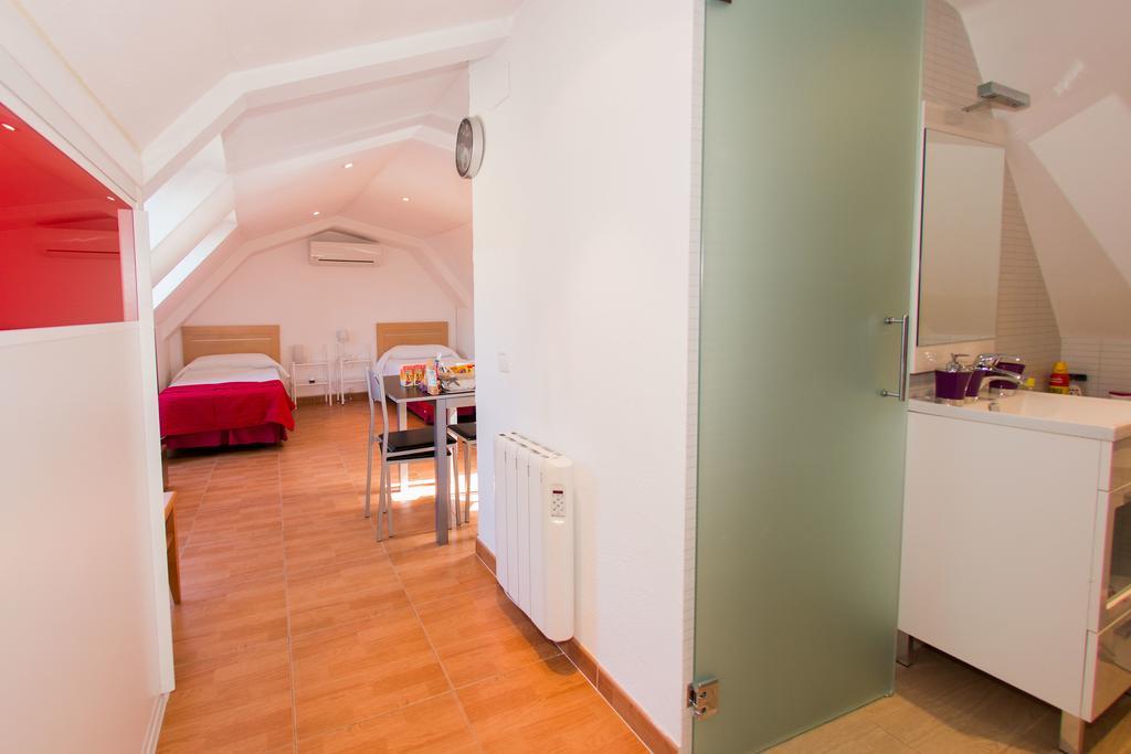 Apartamentos Madrid Centro Exterior photo