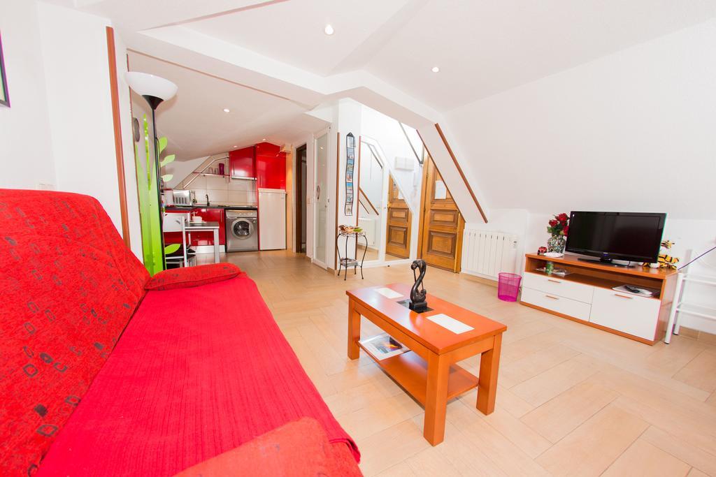 Apartamentos Madrid Centro Exterior photo