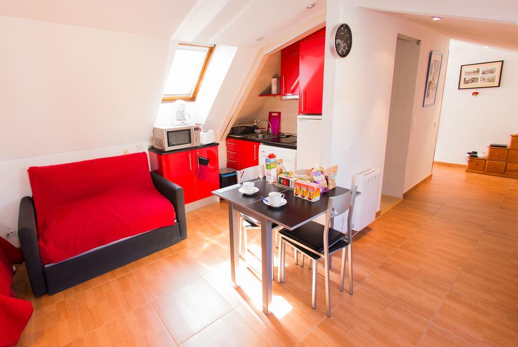 Apartamentos Madrid Centro Exterior photo